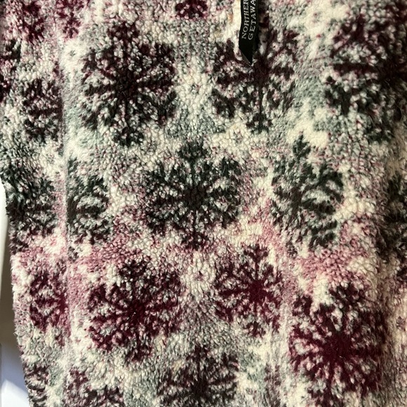 Vintage Northern Getaway Fleece Pull Over - Picture 11 of 15